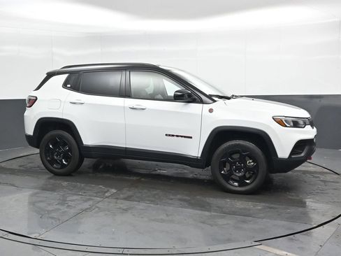 Used 2024 Jeep Compass Trailhawk image 4