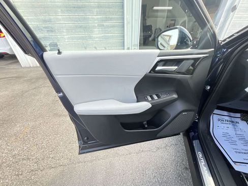 New 2026 Mitsubishi Outlander SE image 13