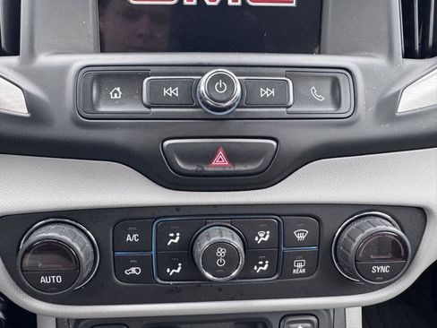 Used 2019 GMC Terrain SLE w/ Driver Convenience Package AWD/4WD image 18
