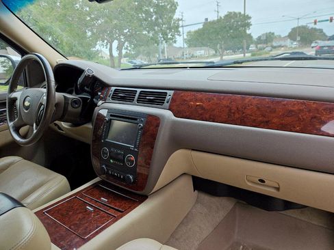 Used 2013 Chevrolet Tahoe LTZ AWD/4WD image 19