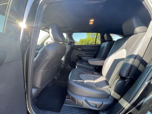 Used 2024 Toyota Highlander XSE image 27