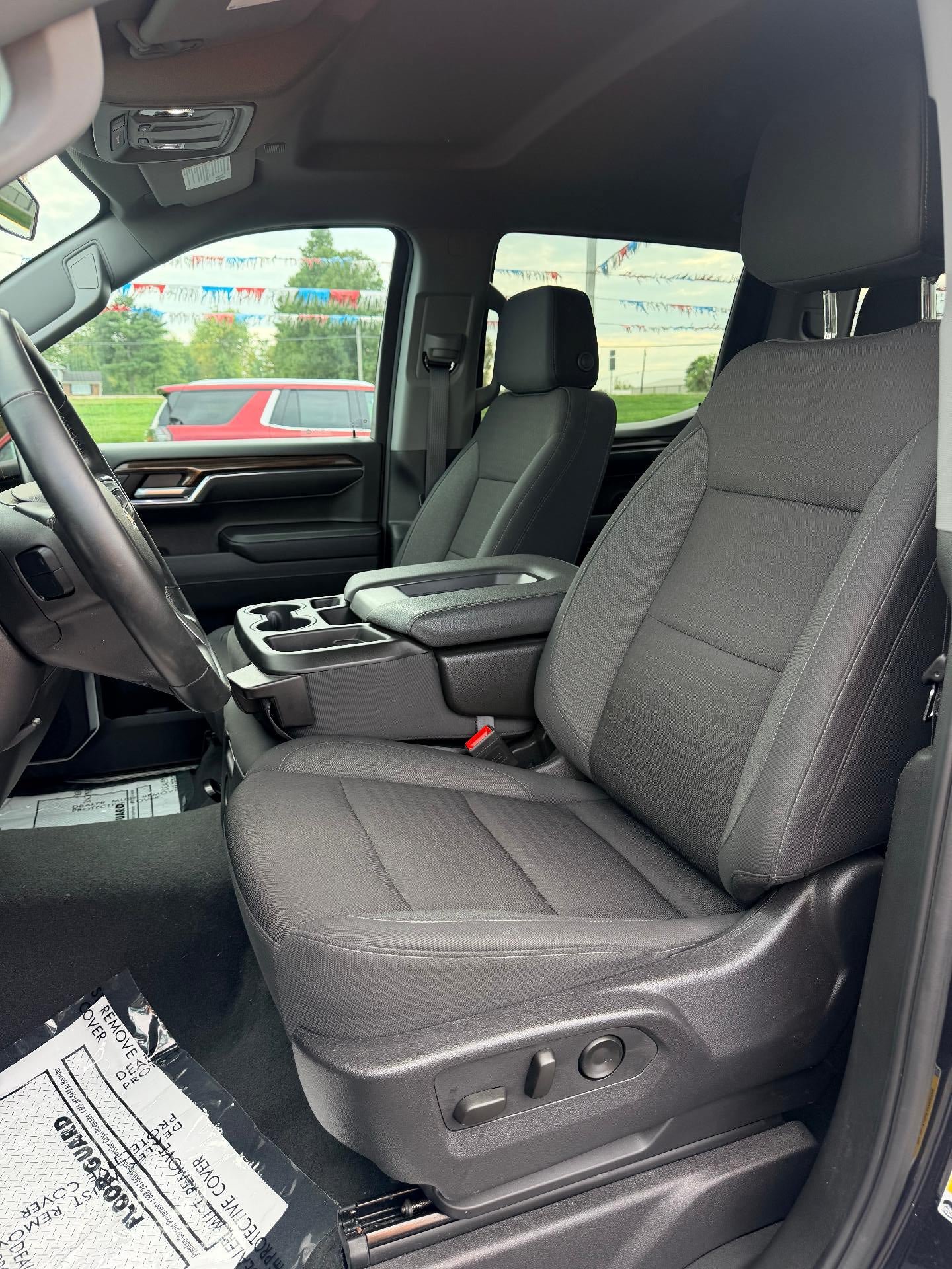 Used 2024 Chevrolet Silverado 1500 LT AWD/4WD image 11