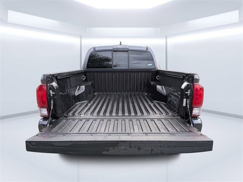 Used 2022 Toyota Tacoma SR image 13