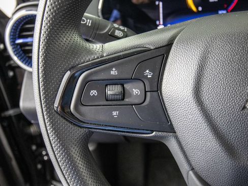 Used 2025 Chevrolet Trax LT FWD image 20