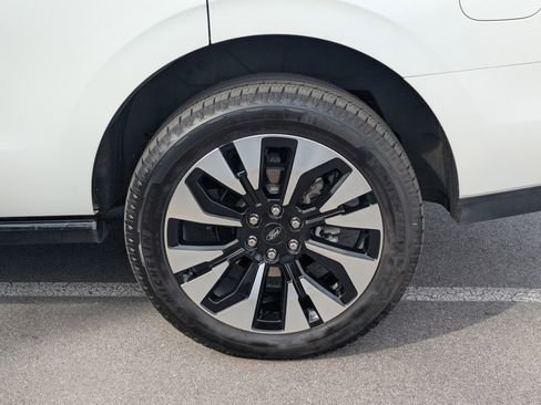 Certified 2025 Ford Expedition Platinum w/ Driver's Package image 8