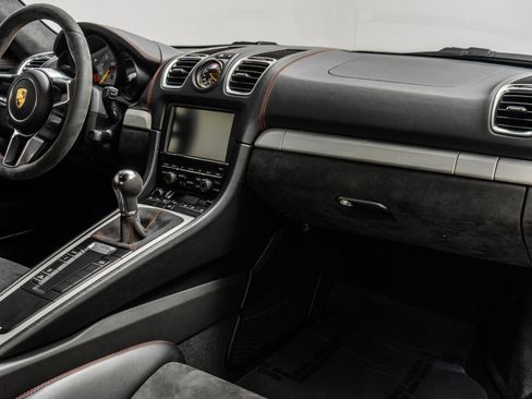 Used 2016 Porsche Cayman GT4 image 14