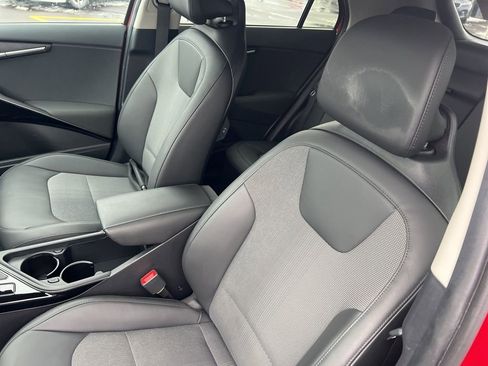 Certified 2023 Kia Niro EX image 5