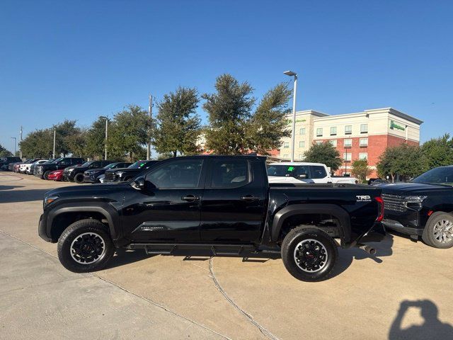 Used 2025 Toyota Tacoma TRD Off-Road AWD/4WD image 5