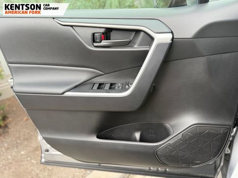 Used 2025 Toyota RAV4 LE AWD/4WD image 20