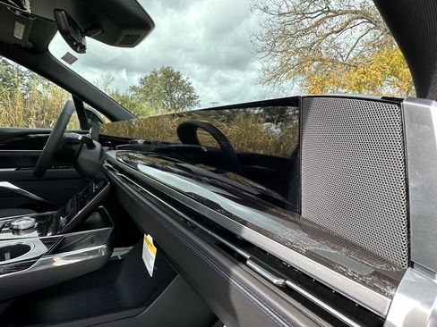 New 2025 Cadillac Escalade IQ Sport 1 w/ LPO, ONYX Package image 16