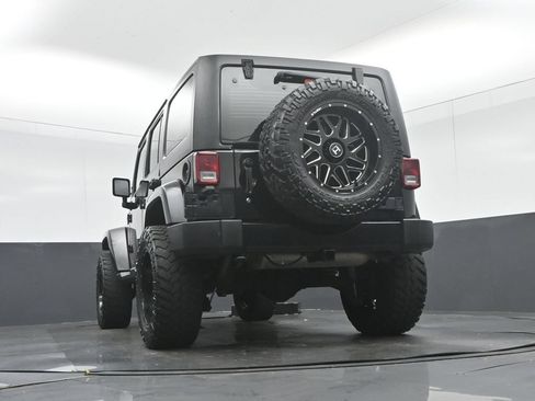 Used 2017 Jeep Wrangler Unlimited Sahara w/ Connectivity Group AWD/4WD image 44