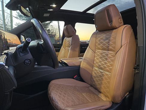 Used 2023 Cadillac Escalade Premium Luxury image 14