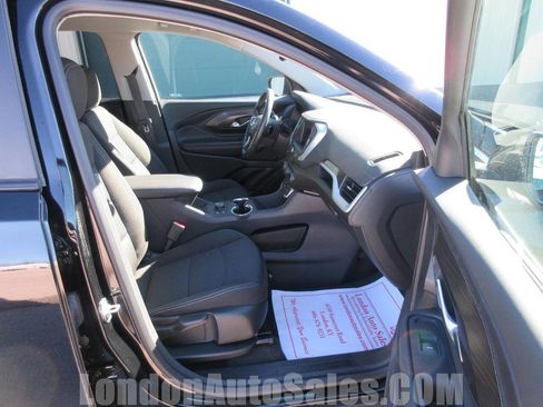 Used 2024 GMC Terrain SLE w/ Driver Convenience Package image 15