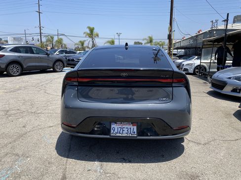 Used 2024 Toyota Prius XLE FWD image 10
