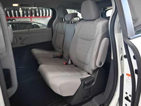 Used 2023 Toyota Sienna LE AWD/4WD image 12