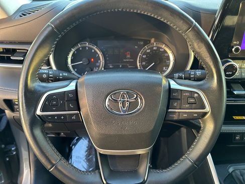 Used 2023 Toyota Highlander XLE image 14