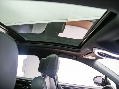 Certified 2026 Porsche Macan AWD/4WD image 21