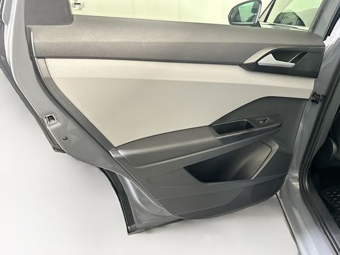 Used 2023 Volkswagen Taos SE w/ Panoramic Sunroof Package FWD image 27