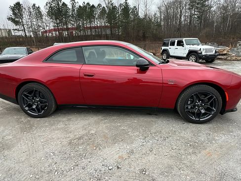 Used 2024 Dodge Charger R/T w/ Plus Group image 7