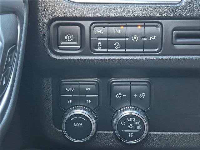 Used 2022 GMC Yukon AT4 AWD/4WD image 11