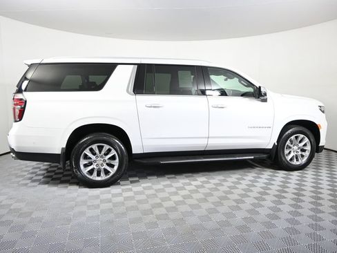 Used 2023 Chevrolet Suburban Premier w/ Advanced Technology Package AWD/4WD image 7