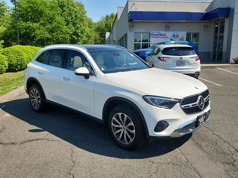 Used 2023 Mercedes-Benz GLC 300 4MATIC image 4