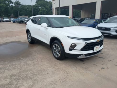 Used 2025 Chevrolet Blazer LT FWD image 6