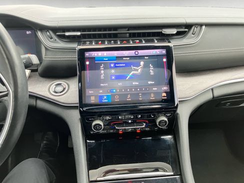Used 2021 Jeep Grand Cherokee L Overland w/ Luxury Tech Group IV AWD/4WD image 15