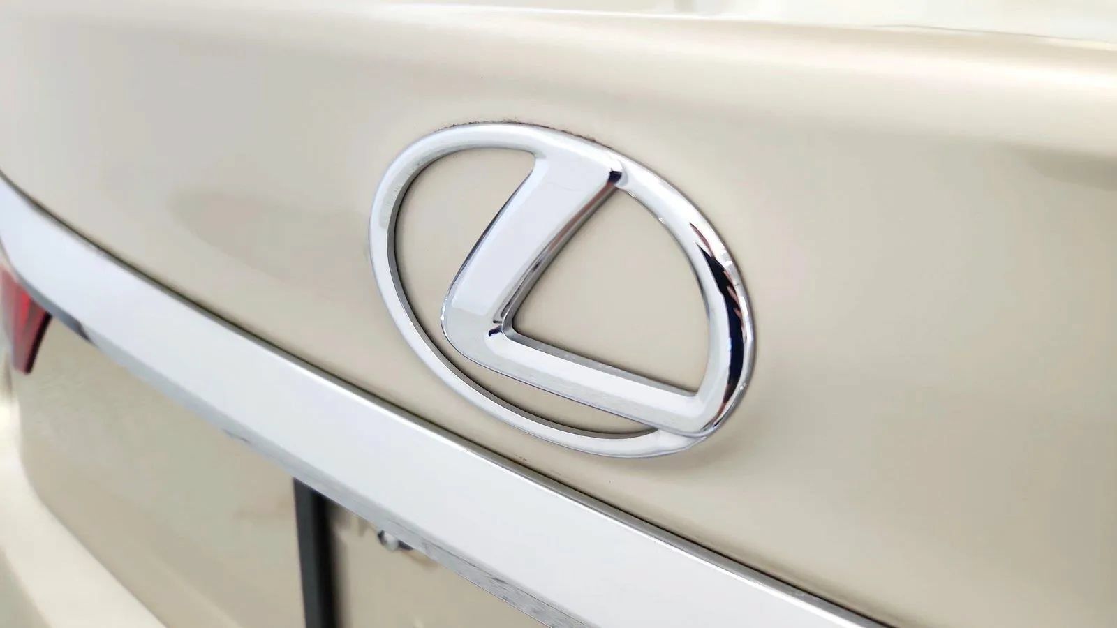 Used 2014 Lexus ES 350 w/ Luxury Package FWD image 34