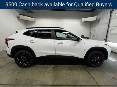 New 2026 Chevrolet Trax LT w/ Driver Confidence Package image 2