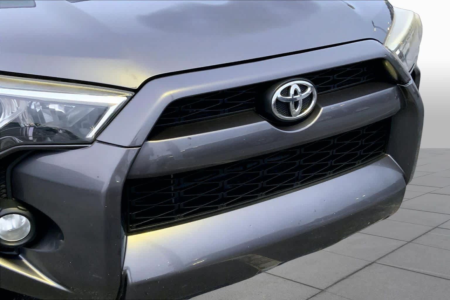 Used 2018 Toyota 4Runner SR5 Premium RWD image 27