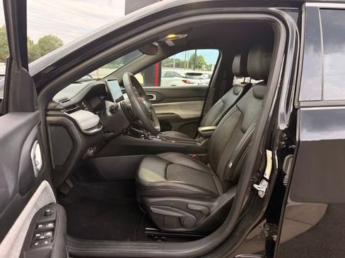 Used 2024 Jeep Compass Latitude AWD/4WD image 22
