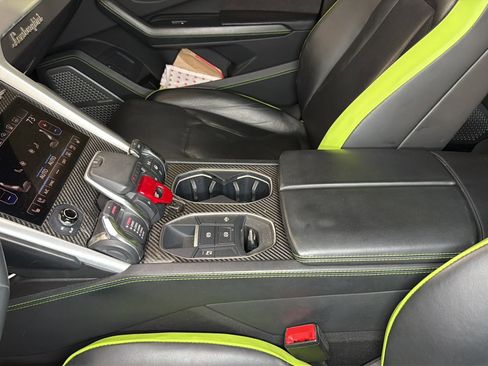 Used 2020 Lamborghini Urus AWD/4WD image 25