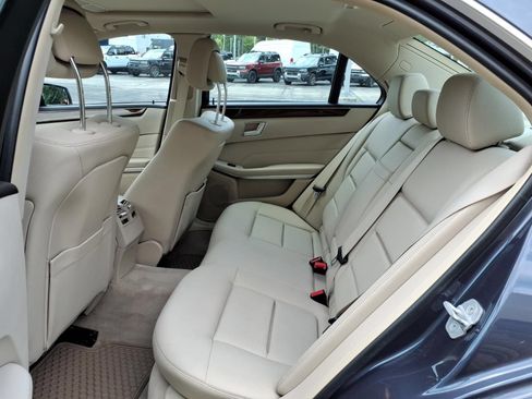 Used 2014 Mercedes-Benz E 350 4MATIC Sedan image 31