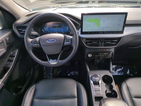 Used 2025 Ford Escape Platinum image 28