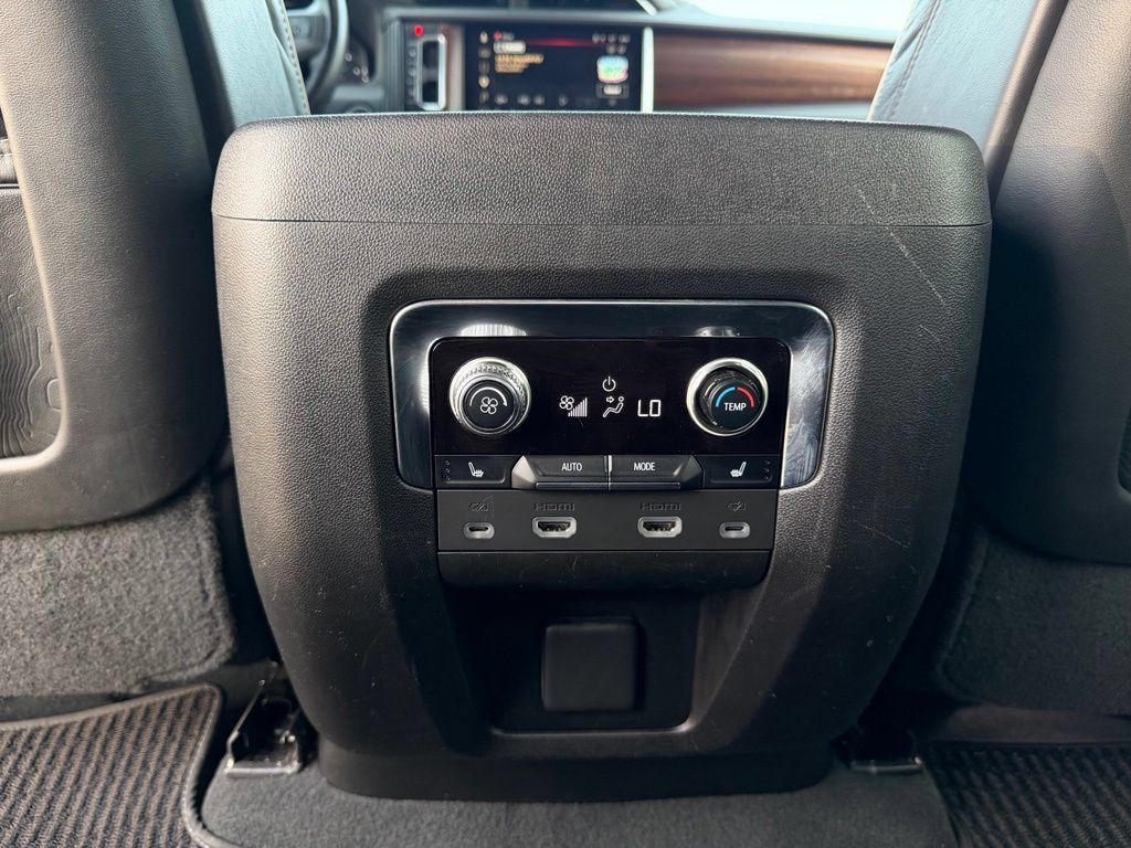 Used 2023 GMC Yukon Denali Ultimate AWD/4WD image 30