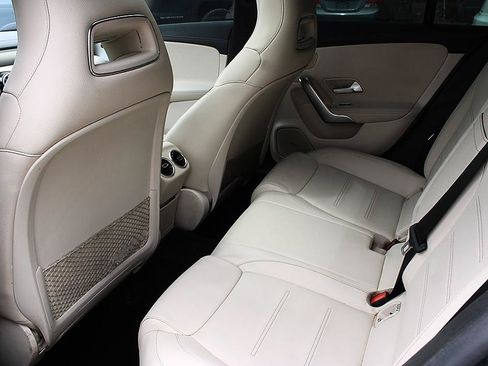 Used 2020 Mercedes-Benz CLA 250 image 13