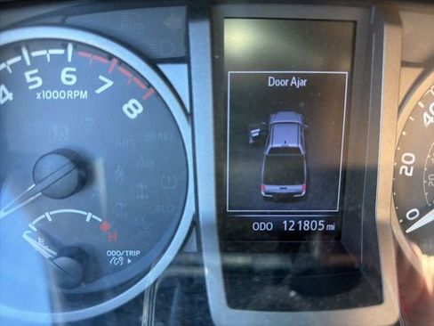 Used 2019 Toyota Tacoma TRD Off-Road w/ Technology Package image 23