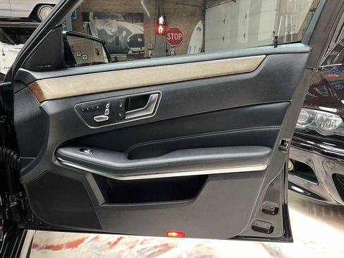 Used 2014 Mercedes-Benz E 250 BlueTEC 4MATIC Sedan image 30