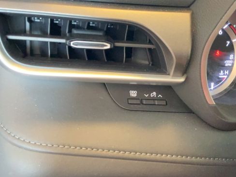 Used 2023 Toyota Highlander XLE FWD image 36