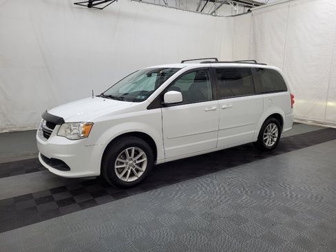 Used 2015 Dodge Grand Caravan SXT FWD image 2