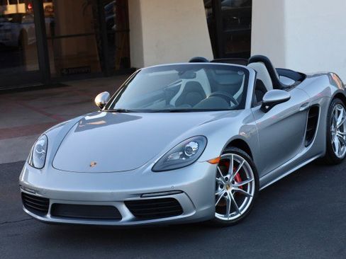Used 2017 Porsche 718 Boxster S image 1