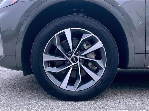 Certified 2023 Audi Q5 2.0T Premium w/ Convenience Package image 11