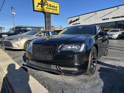 Used 2020 Chrysler 300 Touring w/ Sport Appearance Package image 3