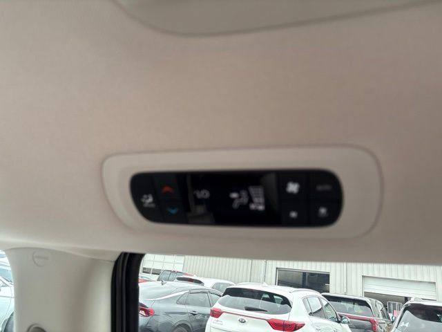 Used 2019 Chrysler Pacifica Touring-L Plus w/ Tire & Wheel Group FWD image 33
