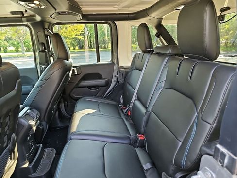 Used 2023 Jeep Wrangler Unlimited Rubicon 4xe w/ Cold Weather Group AWD/4WD image 15