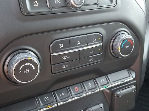 Used 2020 Chevrolet Silverado 1500 Custom w/ Custom Value Package image 14