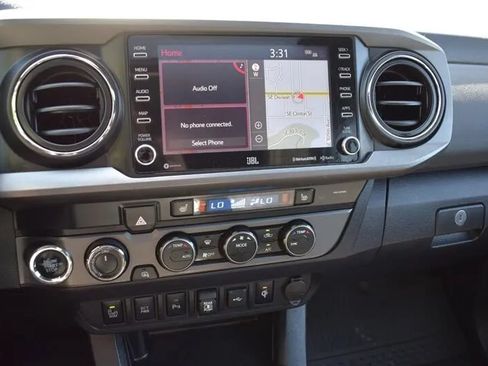 Used 2022 Toyota Tacoma TRD Off-Road w/ TRD Premium Off Road Package AWD/4WD image 20