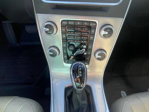 Used 2017 Volvo S60 T5 Inscription image 20