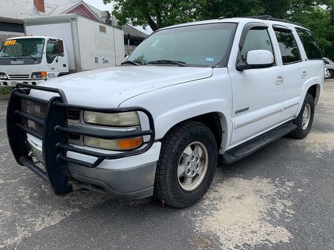 Used 2002 Chevrolet Tahoe LT RWD image 2
